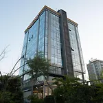 Marina & Aparthotel