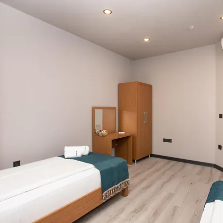 Marina & Aparthotel *