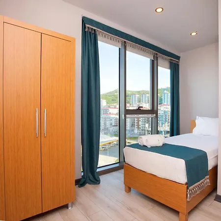 Marina & Apartmanhotel 4*